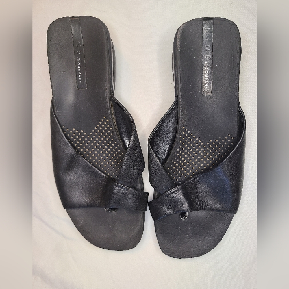 Nine & Company black leather sandals